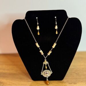 Vintage-Style Boho Necklace & Earrings Set – Ivory Beads & Amber Pendant
